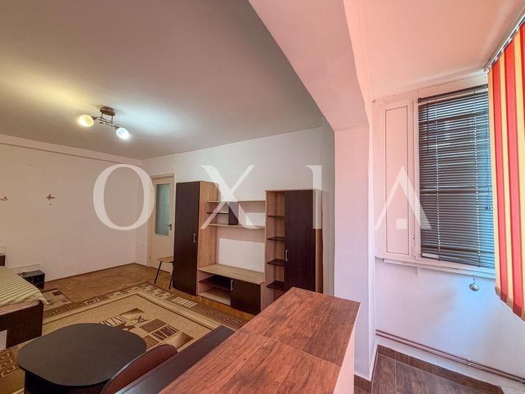 Apartament cu 3 camere decomandat, mobilat în Dacia