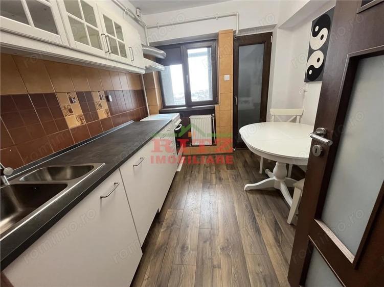 Apartament cu 3 camere decomandat în