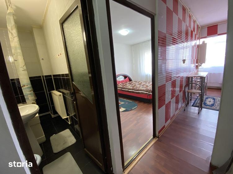 Garsonieră decomandată în Central