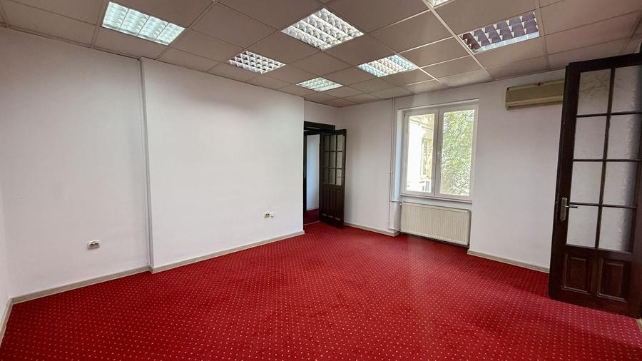 Birou, de 124 mp, în Romană