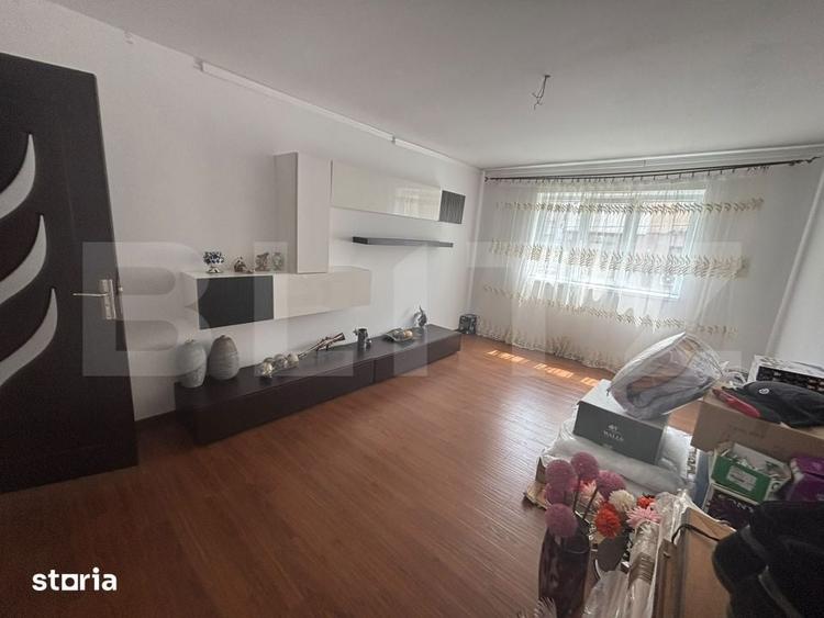 Apartament cu 3 camere decomandat în Micro 11