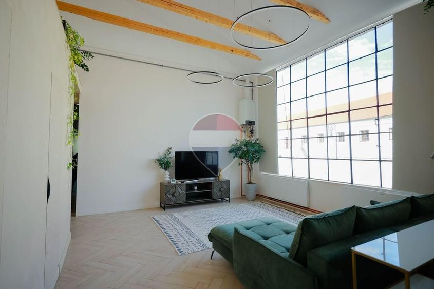 Apartament cu 4 camere semidecomandat, mobilat în Ultracentral