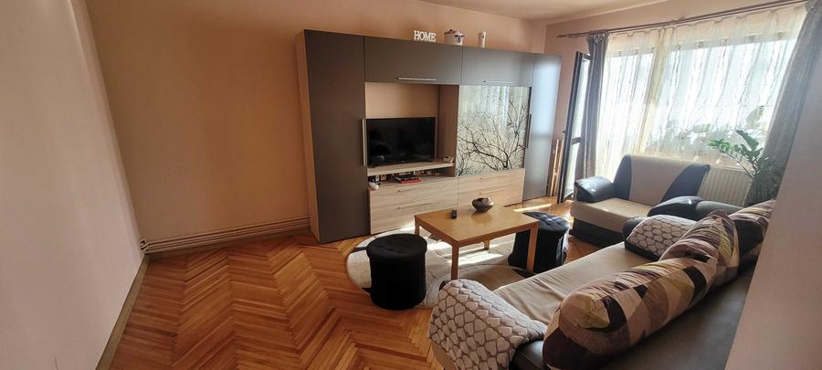 Apartament cu 3 camere decomandat în Central