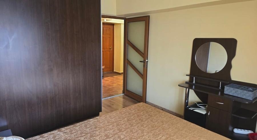 Apartament cu 2 camere decomandat în Hala Centrală