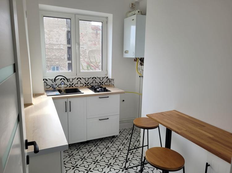 Apartament cu 2 camere semidecomandat în Calea Victoriei