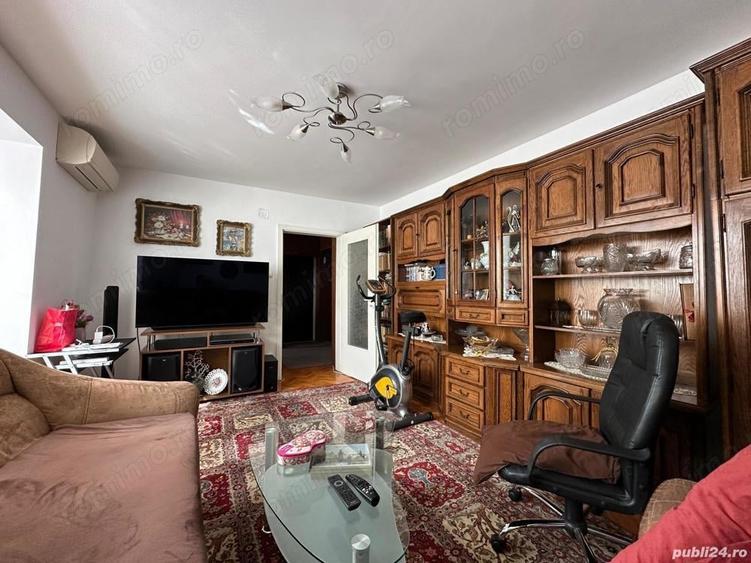 Apartament cu 4 camere decomandat în P-ța Unirii