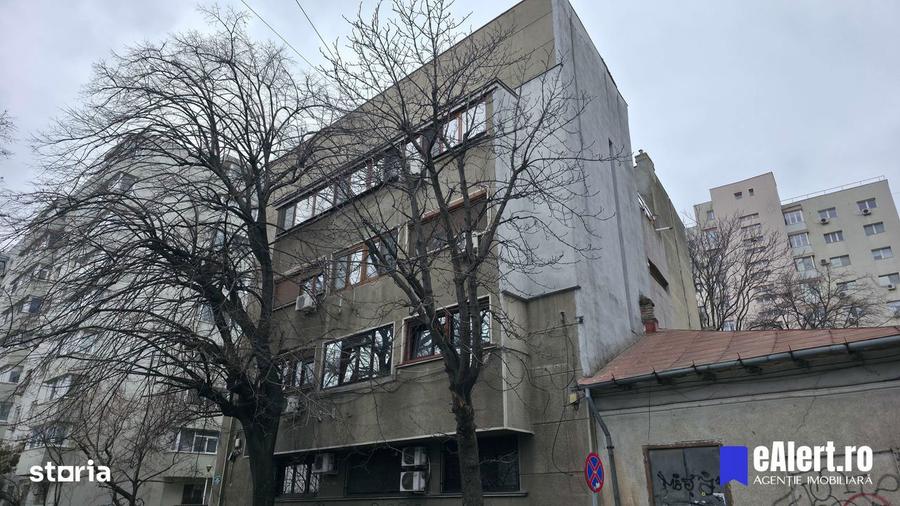 Apartament cu 4 camere semidecomandat în Central — fotografia 1