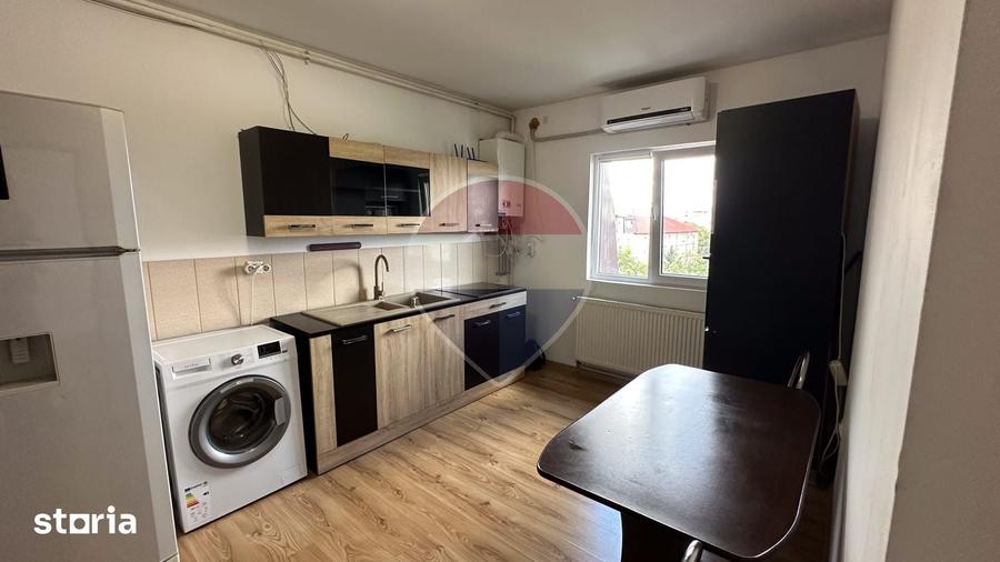 Apartament cu 3 camere decomandat în Sud