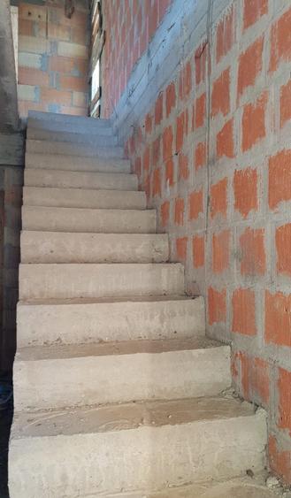 Casă cu 4 camere cu Teren 1384 Mp în Buda