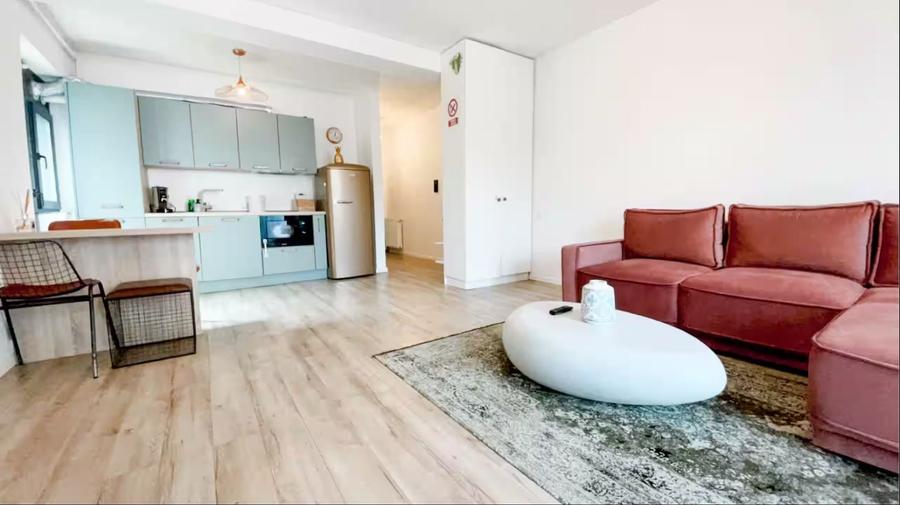 Apartament cu 2 camere semidecomandat, mobilat în Bună Ziua