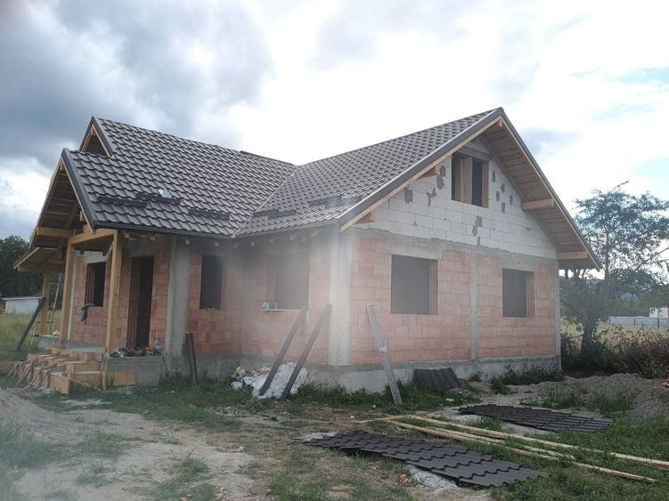 Casă cu 3 camere în Dumbrava