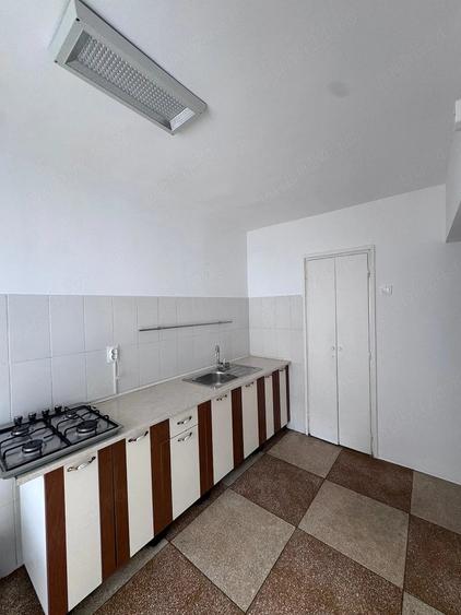 Apartament cu 4 camere decomandat în Iancului