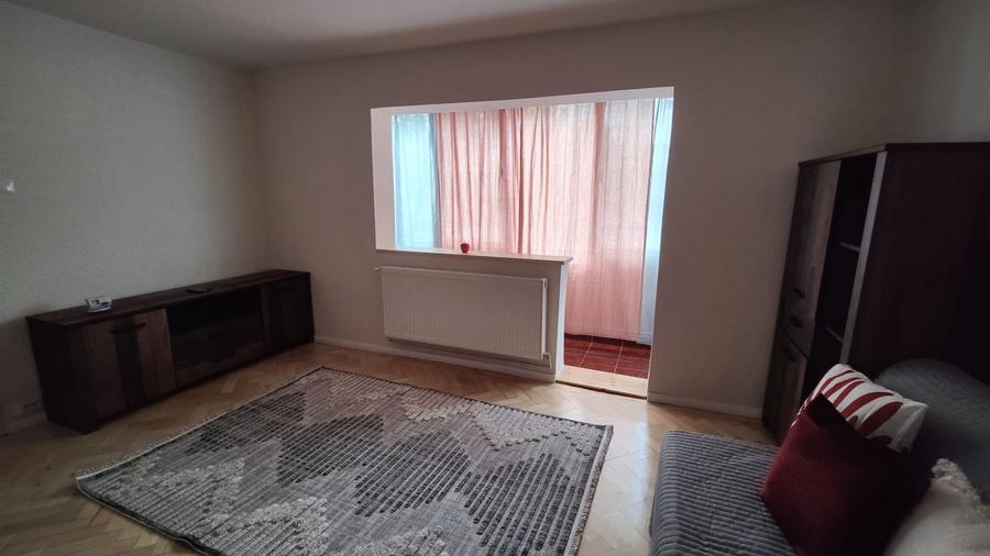 Apartament cu 3 camere, mobilat în Torontalului