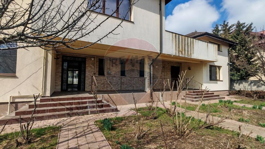 Duplex cu 9 camere cu Teren 1161 Mp în Berceni