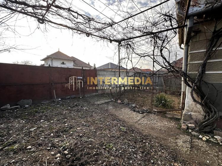 Casă individuală cu 3 camere cu Canalizare în Bărăbanț