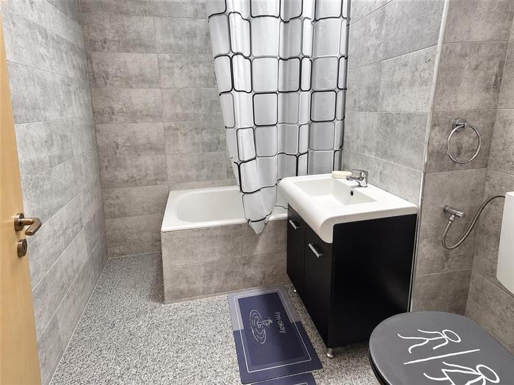 Apartament cu 2 camere decomandat în Valea Aurie