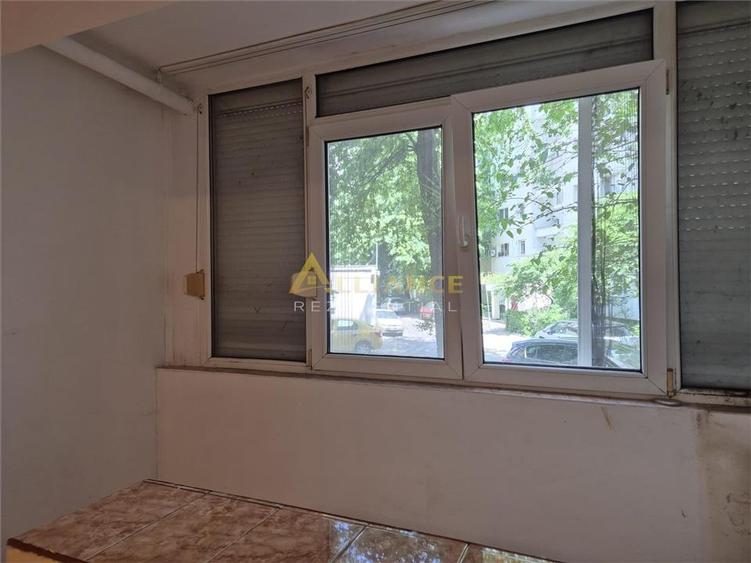 Apartament cu 2 camere decomandat în Titan
