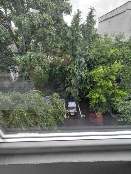 Garsonieră decomandată în Virtuții
