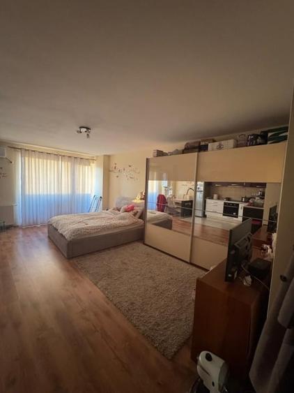 Garsonieră în Girocului