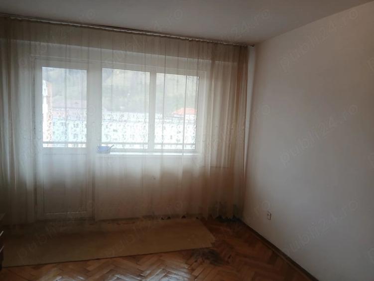 Apartament cu 3 camere decomandat în Petros