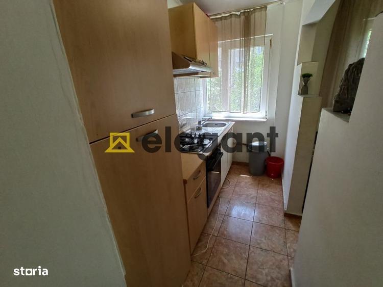 Apartament cu 3 camere semidecomandat, mobilat în Craiovița Nouă