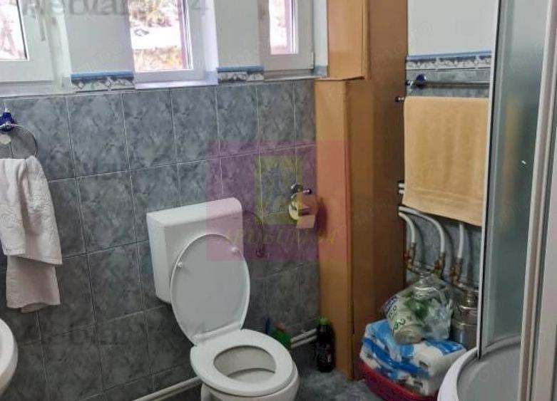 Casă cu 6 camere cu Teren 340 Mp în Cumpătu