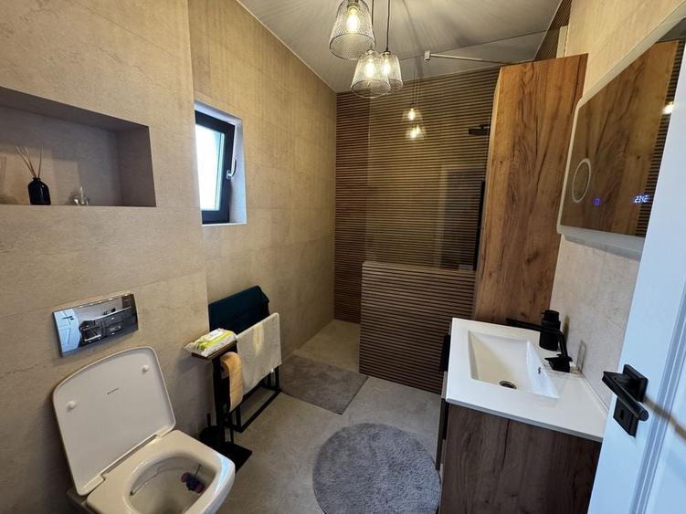Casă cu 3 camere în Dâmbu