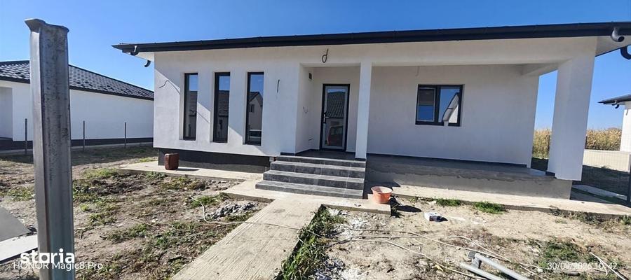 Casă cu 3 camere în Cristești