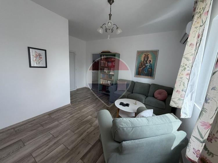Casă individuală cu 5 camere cu Teren 5300 Mp în Găvănești