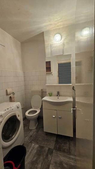 Apartament cu 3 camere decomandat în Complex Studențesc