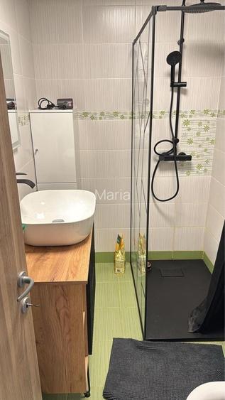 Inchiriez camera in apartament cu 3 camere