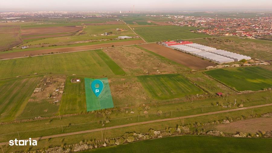 Teren de 6150 mp, în Livada