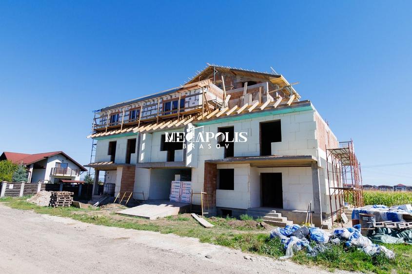 Casă individuală cu 4 camere cu Canalizare în Sânpetru