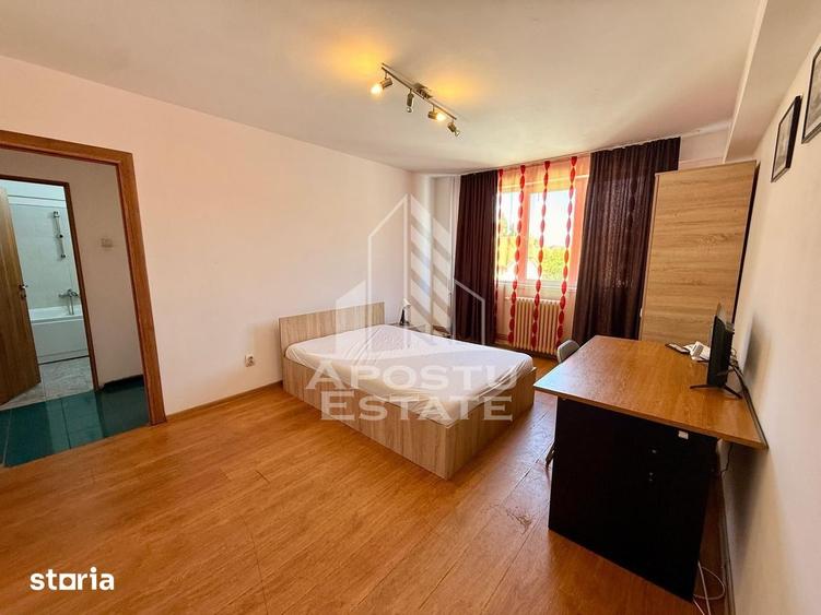 Apartament cu 3 camere, mobilat în Central