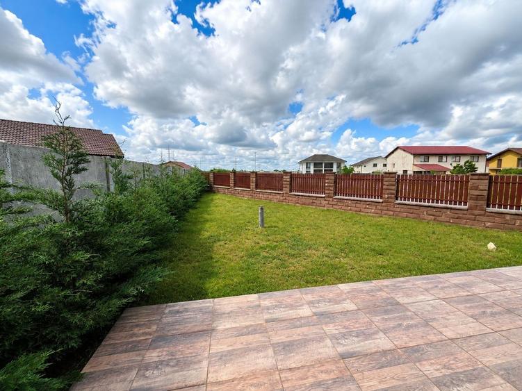 Duplex cu 5 camere cu Canalizare în Moșnița Nouă