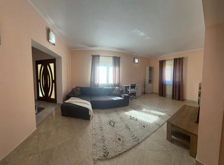Casă cu 4 camere în Exterior Vest