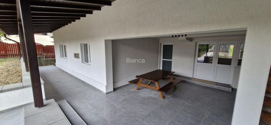 Apartament la curte/Chirie pe termen lung / Zamora/