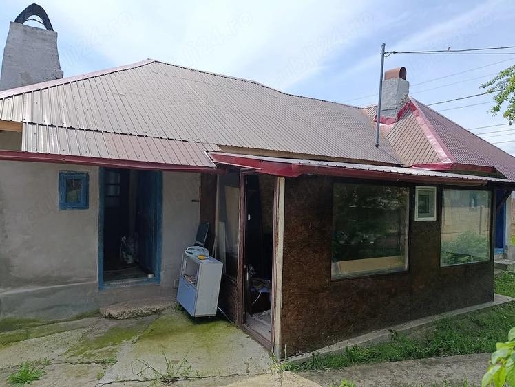 Casă cu 3 camere cu Teren 1800 Mp în Fulga
