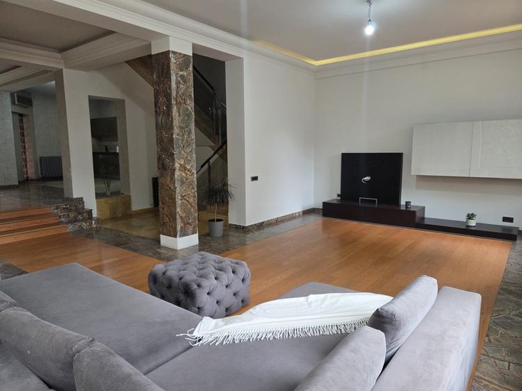 Duplex cu 6 camere cu Canalizare în Dămăroaia