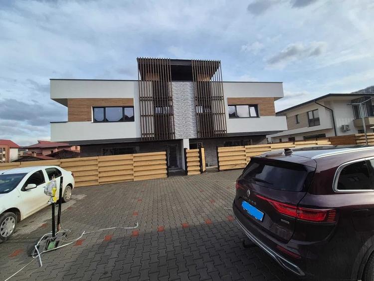 Duplex cu 4 camere cu Canalizare în Florești