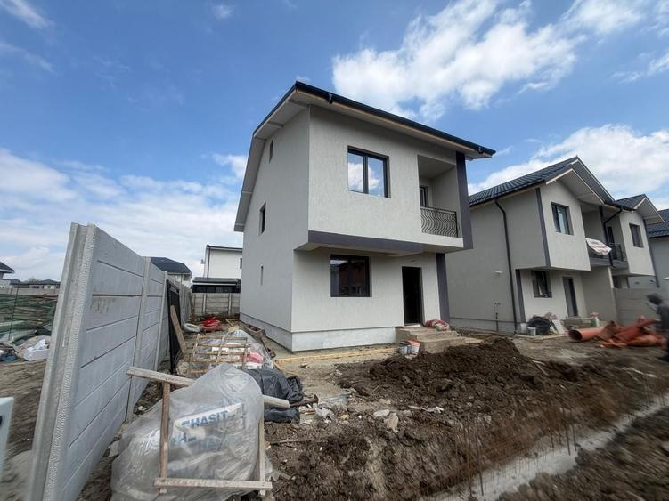 Casă individuală cu 4 camere cu Canalizare în Central