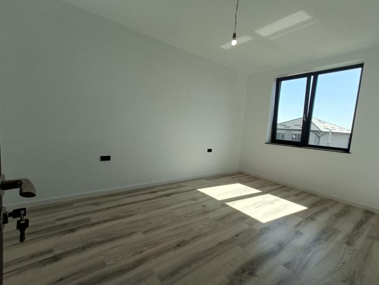 Duplex cu 4 camere cu Canalizare în Popas Păcurari
