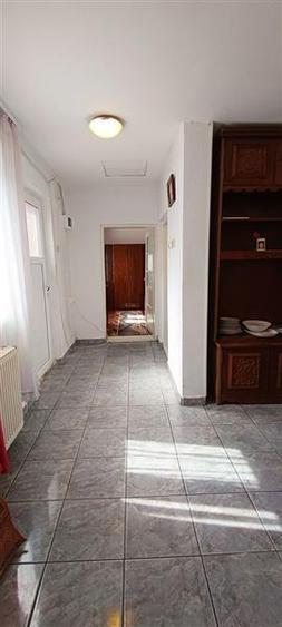 Casă individuală cu 8 camere cu Canalizare în Rahova