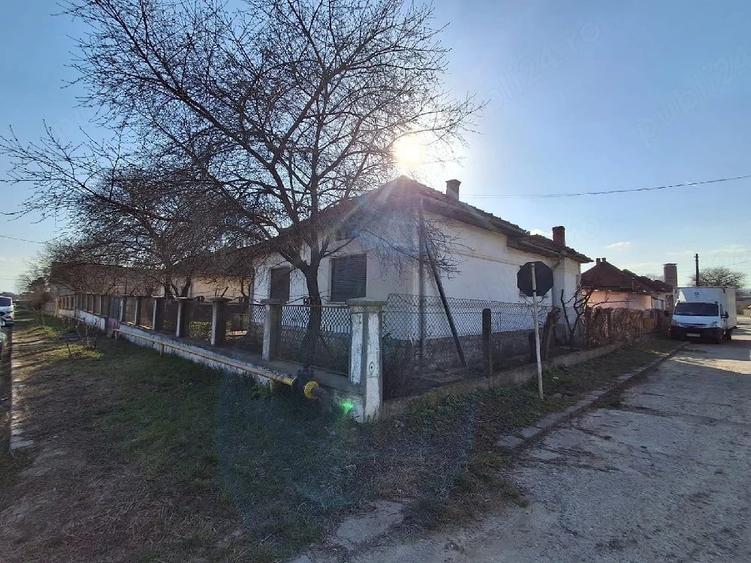 Casă cu Teren 868 Mp în Central