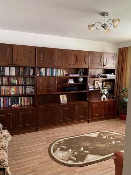 Apartament cu 3 camere decomandat în Mărăței