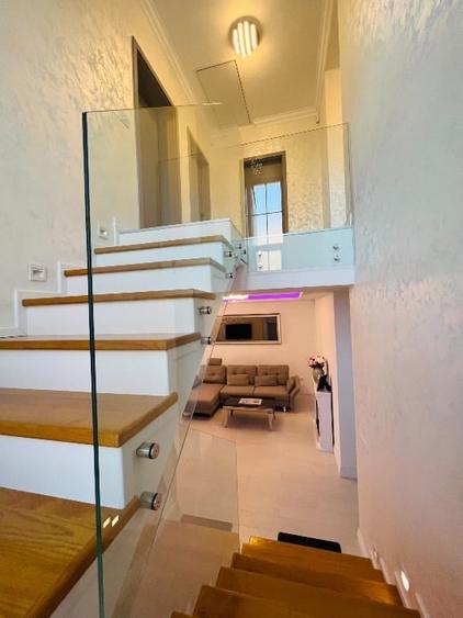 Duplex cu 5 camere cu Canalizare în Dumbrăvița