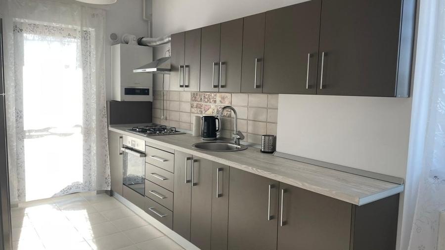 Apartament cu 2 camere decomandat, mobilat în Sisești