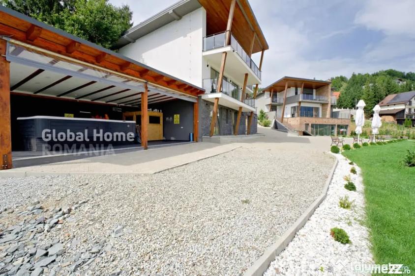 Casă cu 7 camere cu Teren 3888 Mp în Colibița