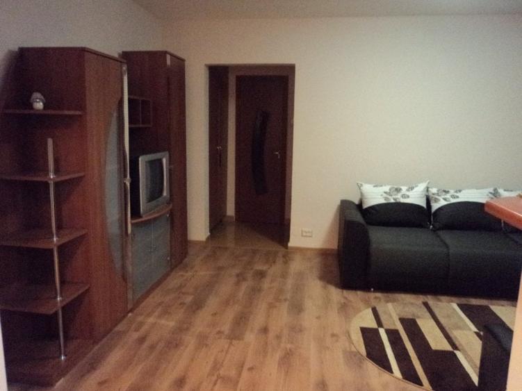 Apartament cu 2 camere semidecomandat, mobilat în Progresul