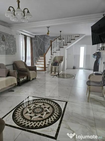 Casă cu 5 camere cu Teren 551 Mp în Central